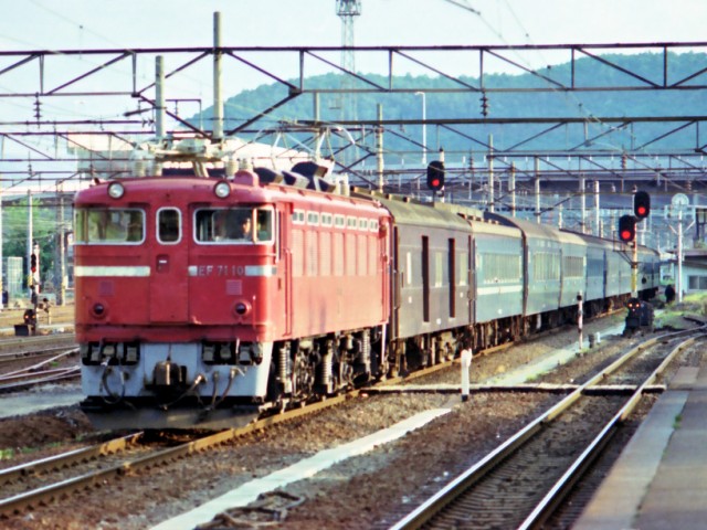 国鉄奥羽本線峠駅のレッドトレイン:EF71・ED78&50系 - 通販